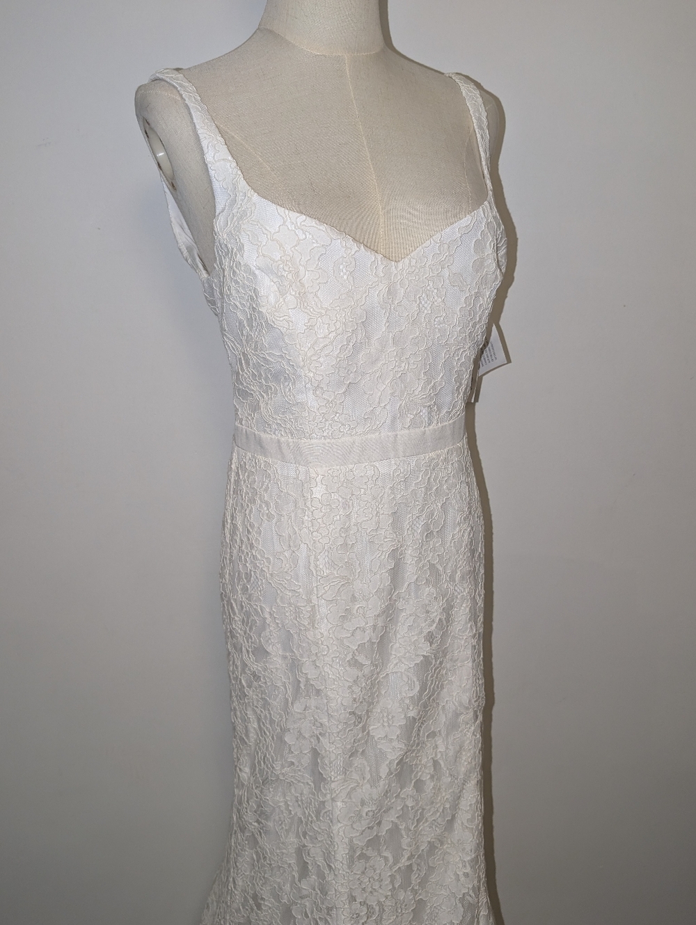 Lace Nicole Miller Mermaid Bridal Gown with Sweetheart Neckline - Picture 5 of 16